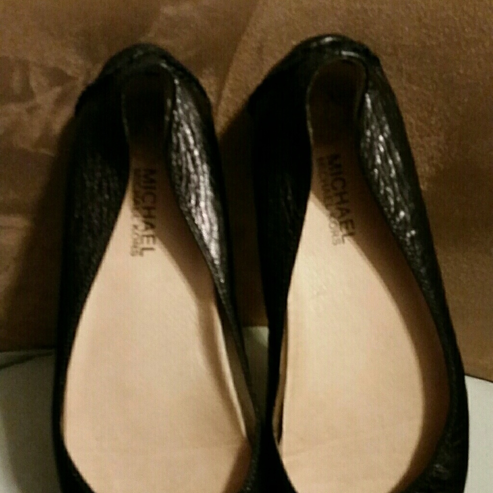 MK LEATHER FLATS